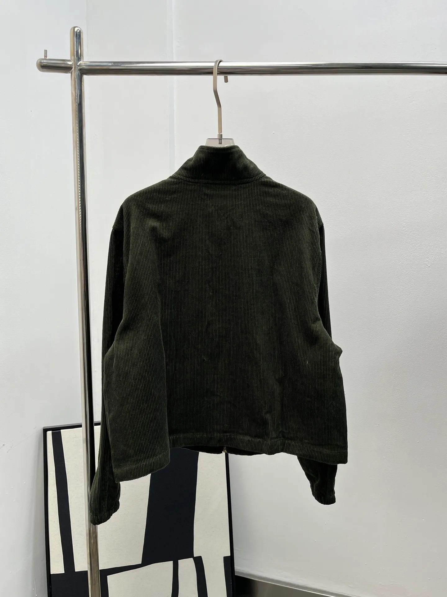 P550 Rah Lauren 25 new autumn and winter style corduroy, retro British style, classic Harrington style, with zipper and lapel, practical and stylish*, the corduroy material is soft and warm, very suitable for autumn and winter wear, the pony embroidery on the chest is very recognizable, full of details, two flap pockets + metal buttons, full of retro feel ~ can be worn for commuting and leisure, looks great with or on, simple and high-end, it is a must-have item for autumn and winter wardrobe